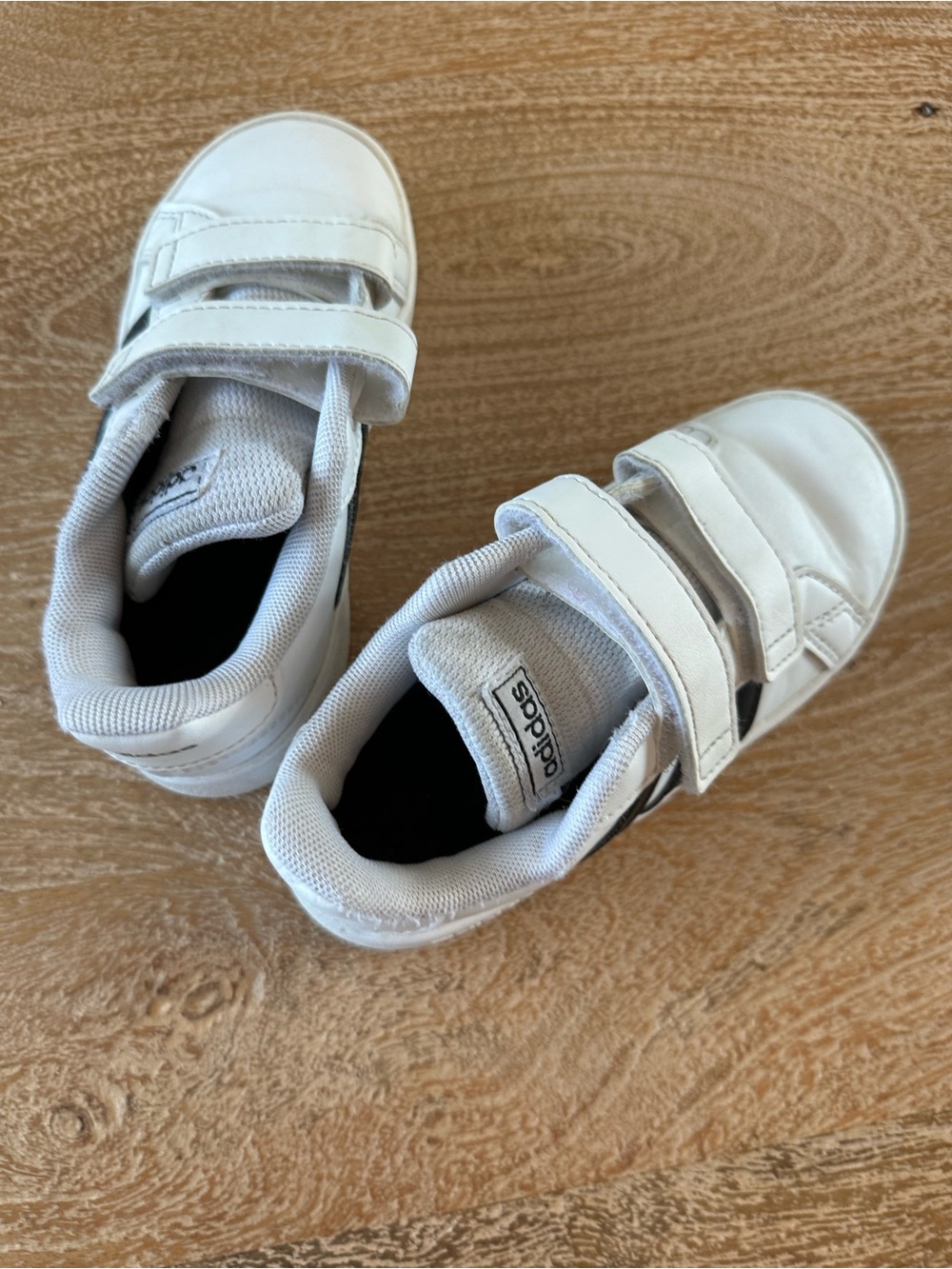 Little Boys Adidas gym shoes - Picture 4 of 5